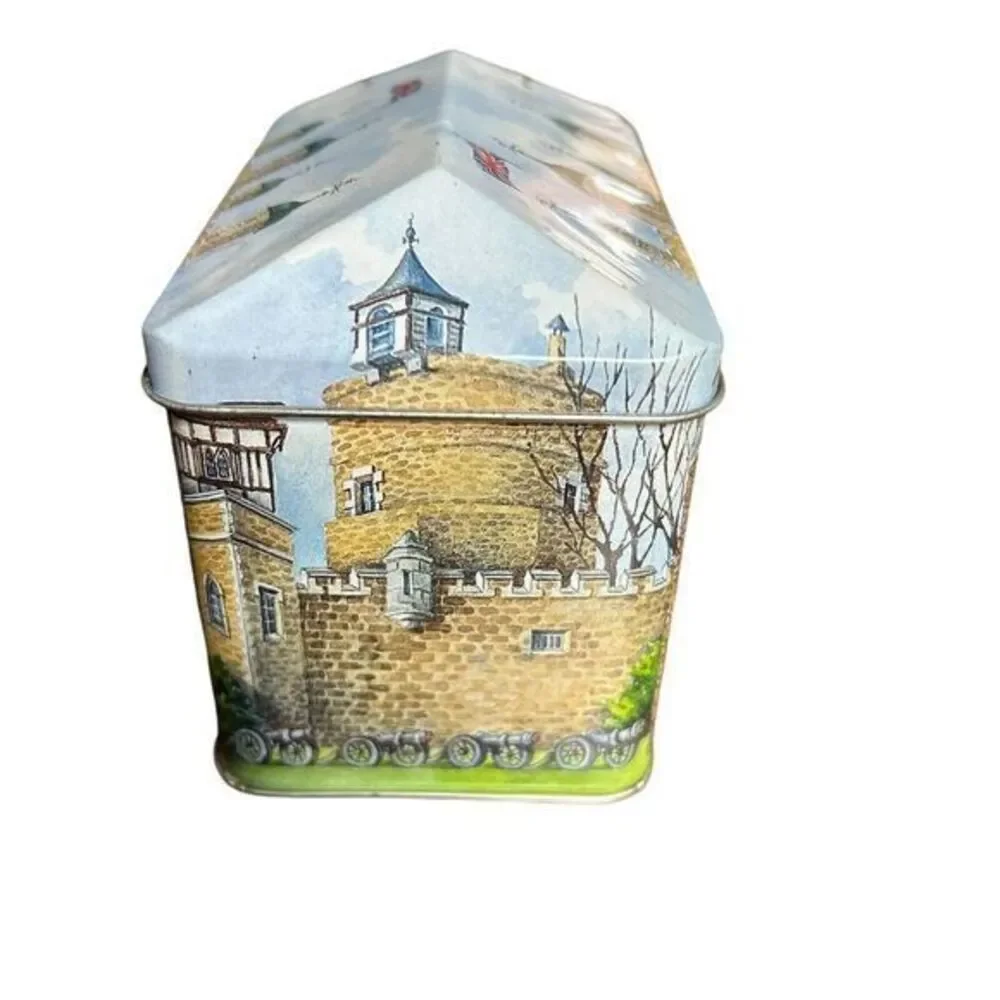 Vintage Bentley's Tower of London Tin Container Beefeaters - Collectible‎ Decor